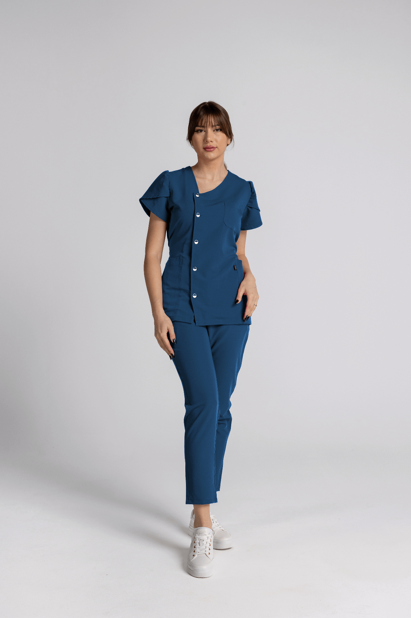 Costum Premium Elastic Sofia, design elegant cu nasturi, confortabil, ideal pentru mediu profesional.