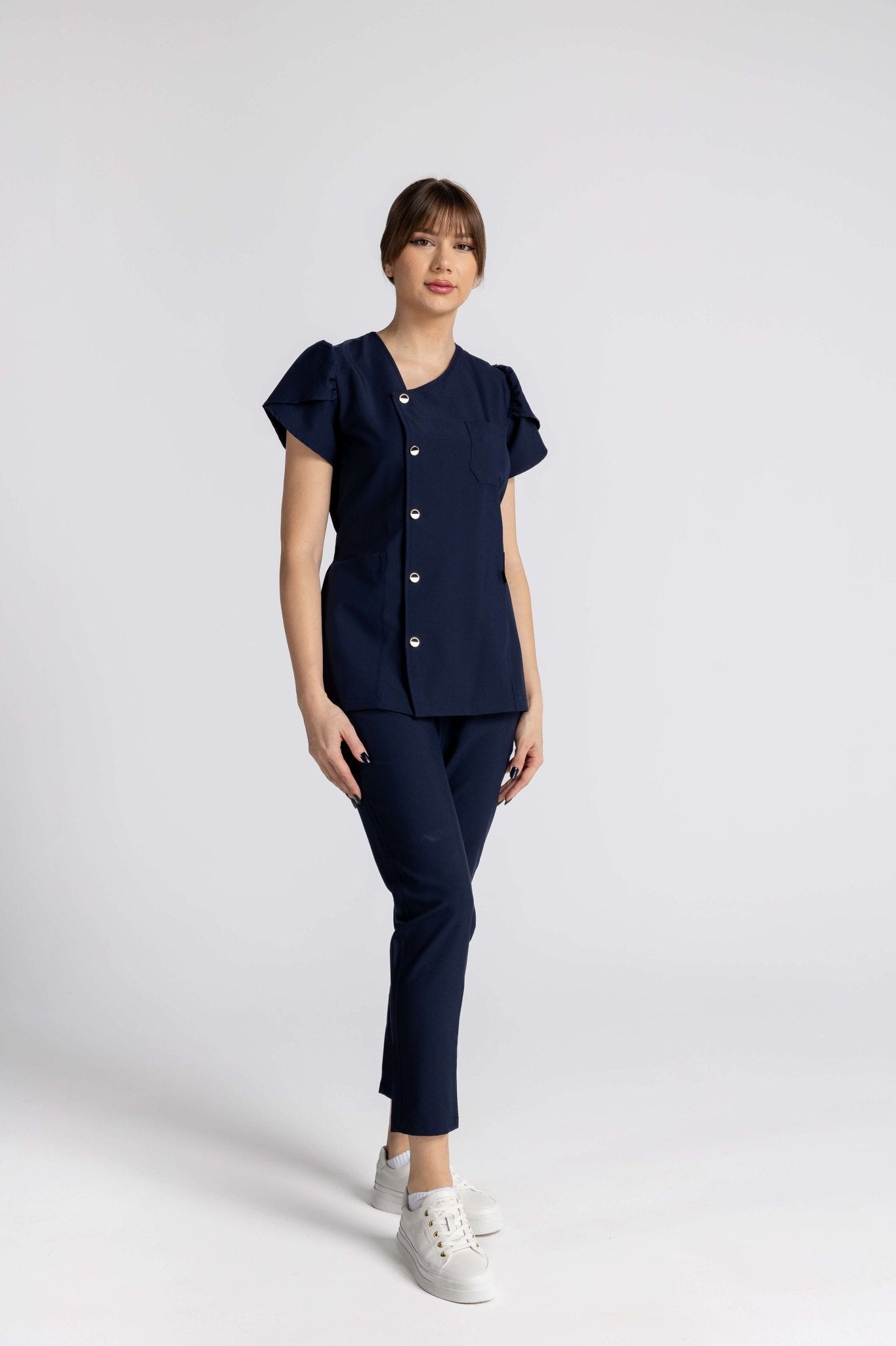 Costum Premium Elastic Sofia elegant cu nasturi și mâneci lalea, ideal pentru mediu profesional.