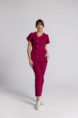 Costum Premium Elastic Sofia în culoare magenta, elegant și confortabil, perfect pentru mediu profesional.